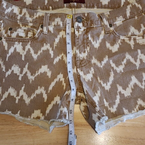 7 For All Mankind Shorts - Picture 3 of 5